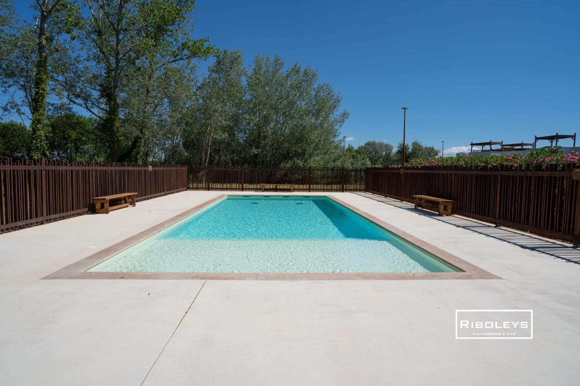 Villa T3 Climatisee En Residence Avec Piscine Виас Экстерьер фото