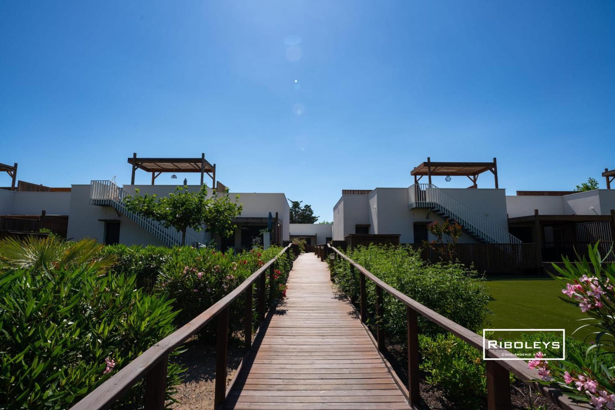 Villa T3 Climatisee En Residence Avec Piscine Виас Экстерьер фото