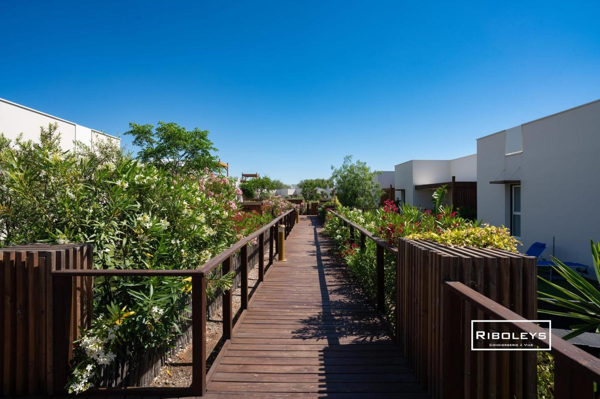 Villa T3 Climatisee En Residence Avec Piscine Виас Экстерьер фото